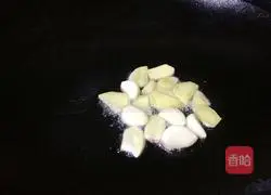 Illustration of Chestnut Braised Chicken 6