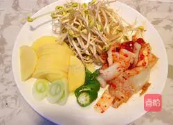 Illustration of how to make kimchi chili sauce soup 1