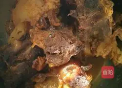 Illustration of making sauced beef in electric pressure cooker 5