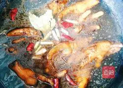 Illustration of braised chicken feet 6