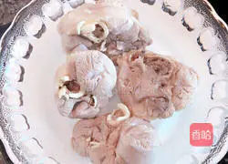 Illustration of how to make lotus root bone soup in earthen pot 5