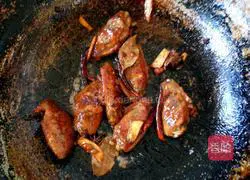 Illustration of how to make spicy chicken wings in dry pot 9