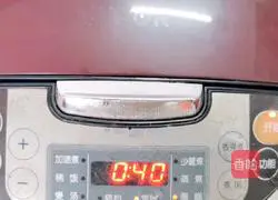 Illustration of how to make rice cooker chiffon cake 15