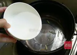 Illustration of how to make leek and tofu soup 4