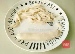 Illustration of how to make scissor noodles 8