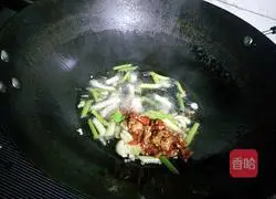 Illustration of how to make fried konjac with kimchi 4