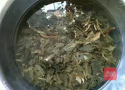 CCTV's illustration of how to make pork, pickled pork and vegetables 1