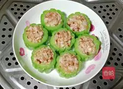 Illustration of how to make bitter melon stuffed with pork and shiitake mushrooms 14