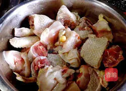 Seasonal Vegetable Steam Pot Chicken Recipe Illustration 2