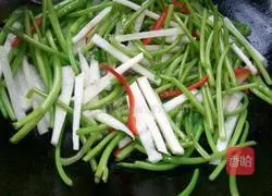 Illustration of how to stir-fry seasonal vegetables 4