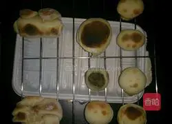 Illustration of how to make mung bean cake and quick-cooked egg puff pastry bread 8