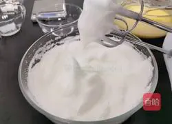 Illustration of how to make strawberry rolls 9