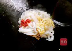 Illustration of how to make fried rice noodles 9