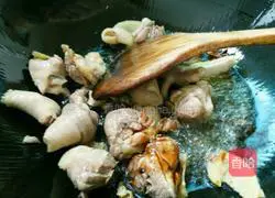 Tea tree mushroom braised chicken Practice illustration 5