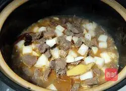 Illustration of home-style braised beef 14