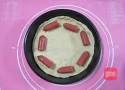 Illustration of how to make ham and shrimp pizza 8