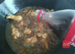 Illustration of how to make cola-braised chicken shanks 11