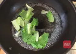 Illustration of making soy beef noodle soup 11