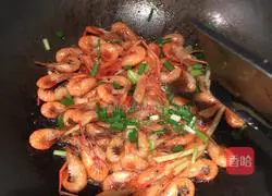 How to stir-fry shrimps in salt and pepper oil Illustration 6