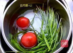 Illustration of how to make braised noodles with chives, tomatoes and eggs 2
