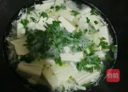 Illustration of how to make crab meat, shepherd's purse and tofu soup 6