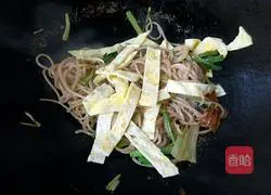 Illustration of how to make fried rice noodles 9