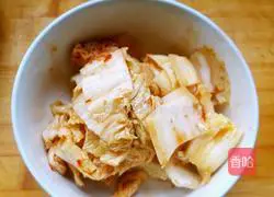 Illustration of how to make fried pork belly with kimchi 2