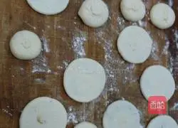 Illustration of how to make nut brown sugar pot helmet 4