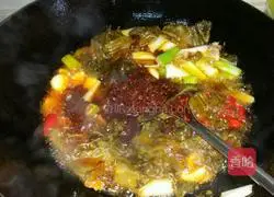 Illustration of how to make double pepper pickled fish 5