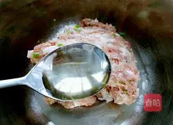 Illustration of how to make mushroom and glutinous rice pearl balls 5