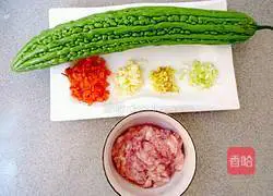 Illustration of how to make bitter melon stuffed with meat 1 