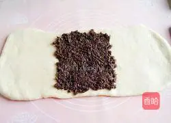 Illustration of how to make braided bean paste toast 5