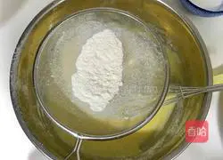 Illustration of how to make eight-inch heart-shaped chiffon cake 4