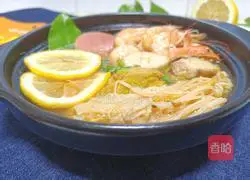 Illustration of Thai Tom Yum Kung pot for one person (simple version) 10