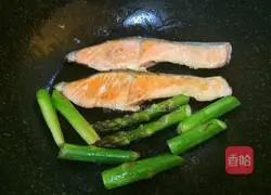 Illustration of how to make fried salmon 5