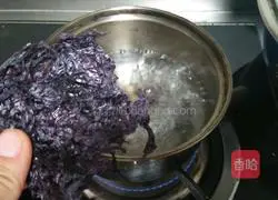 Illustration of how to make tuna, seaweed and egg drop soup 2