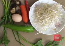 Fried rice noodles with three shredded eggs Illustration of how to make rice noodles 1