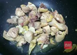 Illustration of how to cook potato braised chicken 6
