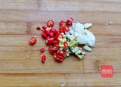 Pork Illustration of how to make braised potatoes with noodles 4