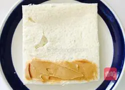 Illustration of how to make strawberry toast rolls 4