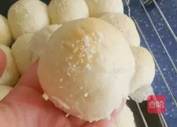 Illustration of how to make pure coconut milk buns 15