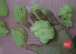 Illustration of how to make meat floss rolls 5