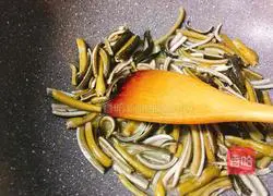 Illustration of how to make fried eel with wild rice noodles 9