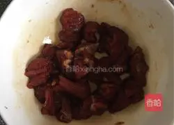 Beef and Onion Pizza Recipe Illustration 4