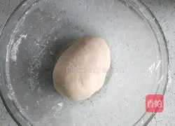 Illustration of how to make shredded pork rolls with Beijing sauce 1