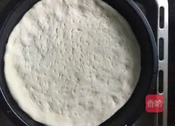 Illustration of how to make beef sausage and potato pizza 4