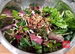 Illustration of how to make cold folded ear root 5