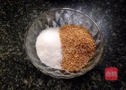 Illustration of how to make sesame candy heart thousand-layer pastry cake 5