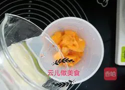 Illustration of how to make simulated corn mousse cake 3