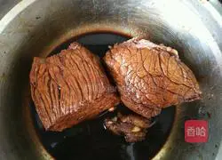  Illustration of making homemade beef sauce 5